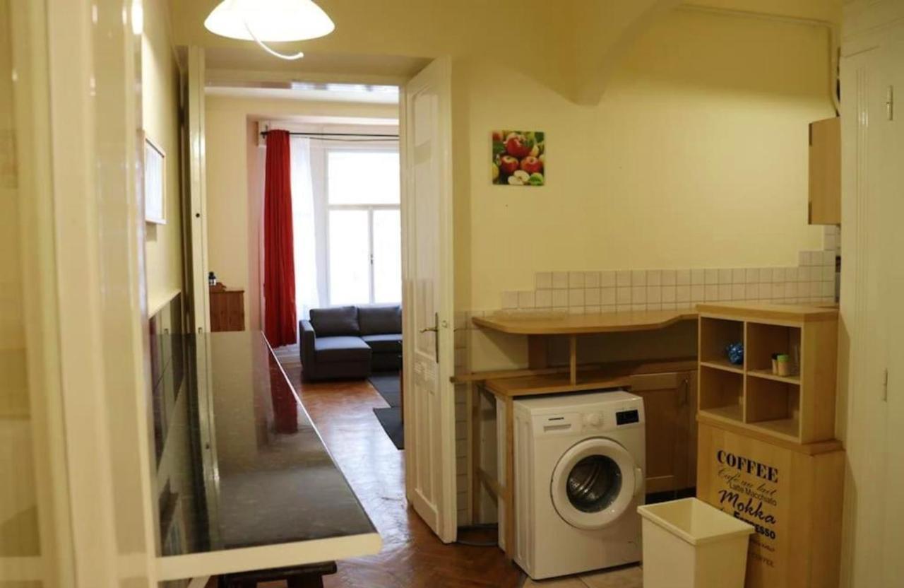 Big Apt In The Center With Balcony & Ac Apartment