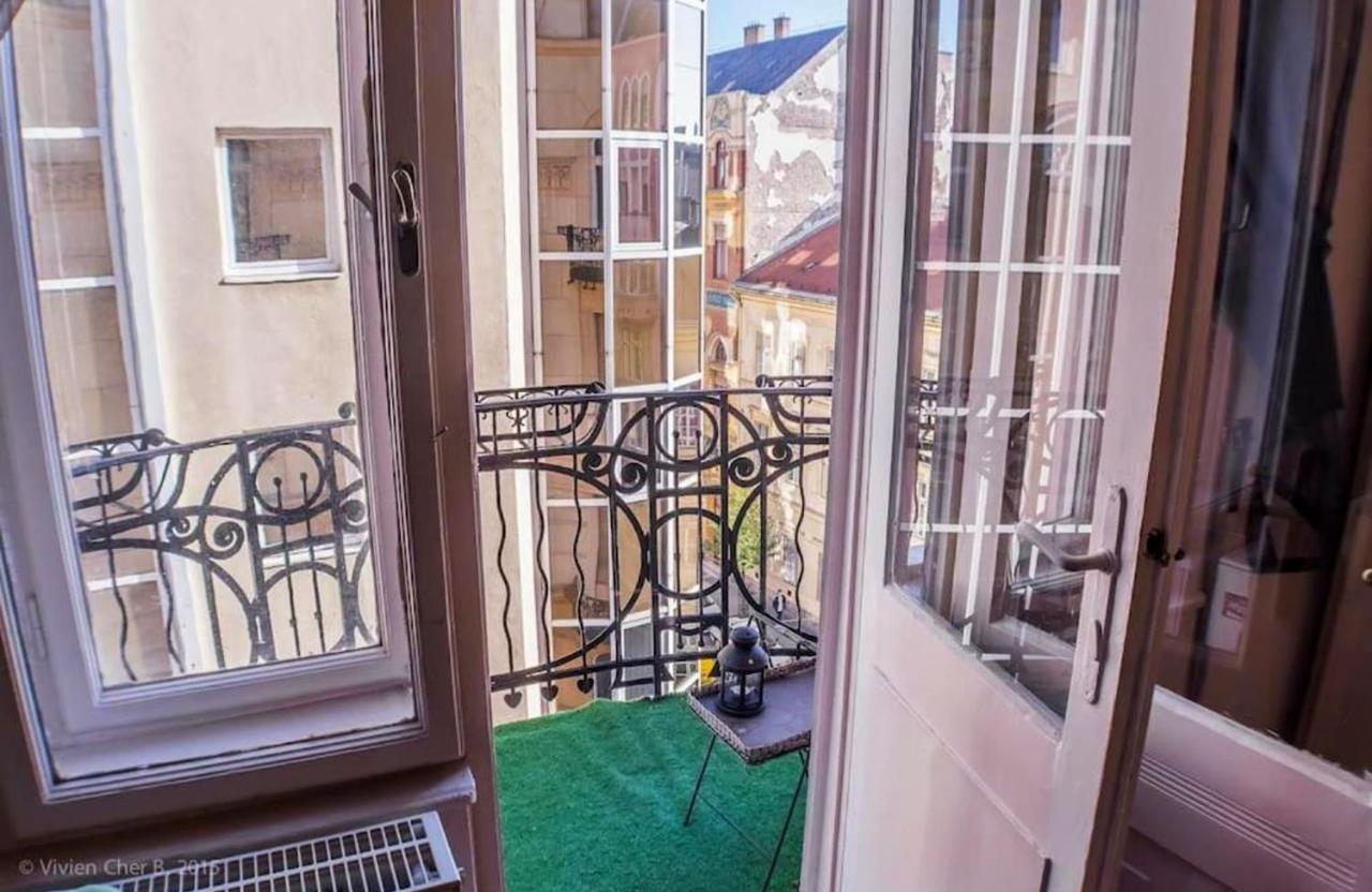 Big Apt In The Center With Balcony & Ac Apartment